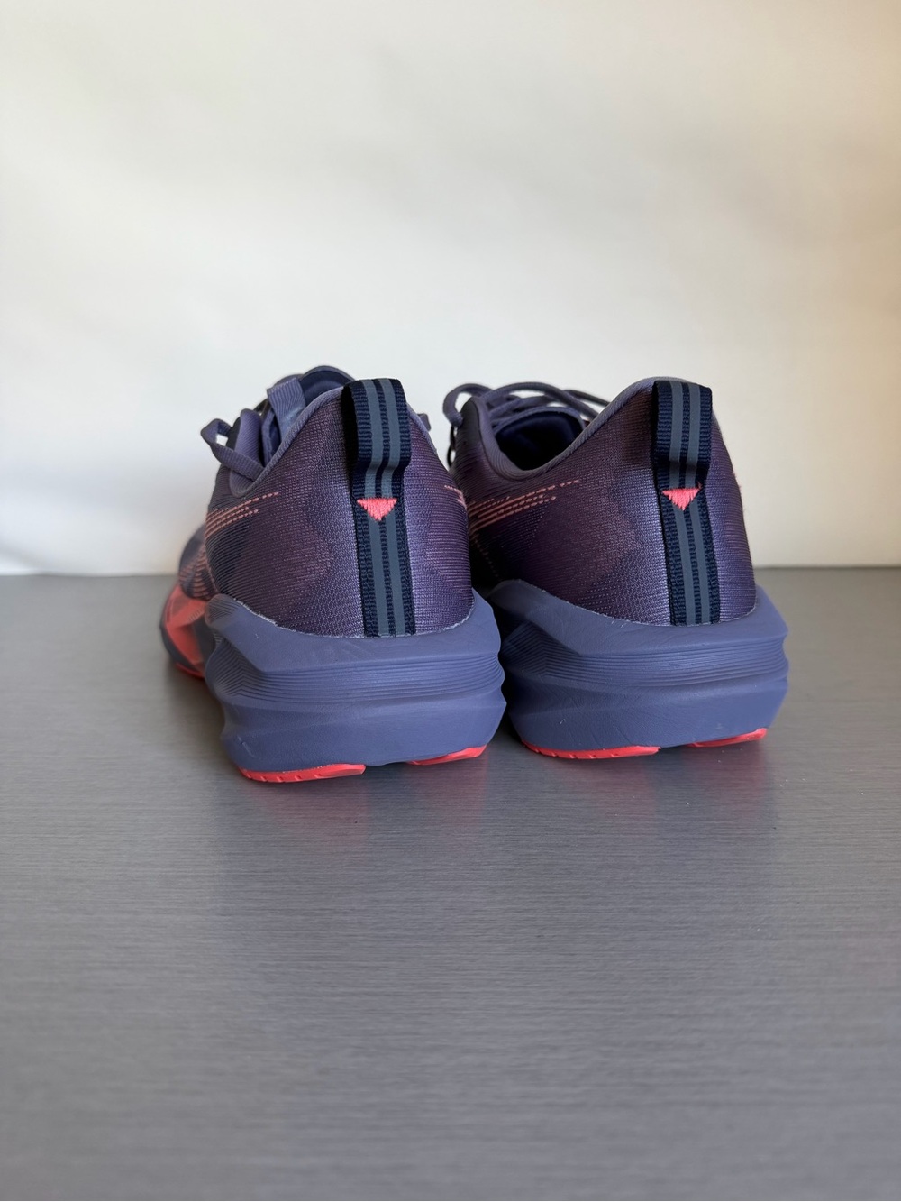 Asics Novablast 5 Running Shoes with Coral Highlights - Picture 2 of 6